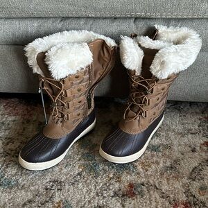 BRAND NEW Girls Sz 12 totes Snow Boots